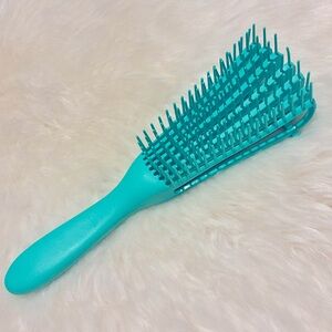 💚NWT Seafoam Detangling Hairbrush💚